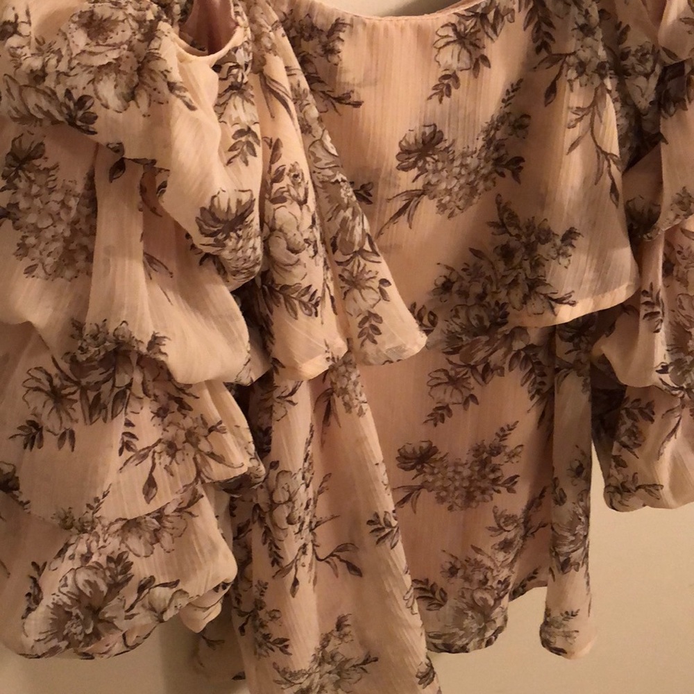 Gorgeous top! ♡